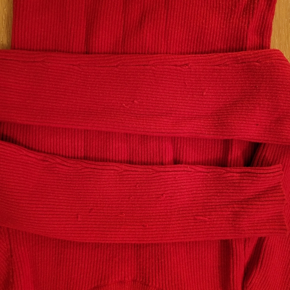 Red thick long sleeve lace back - Picture 5 of 5